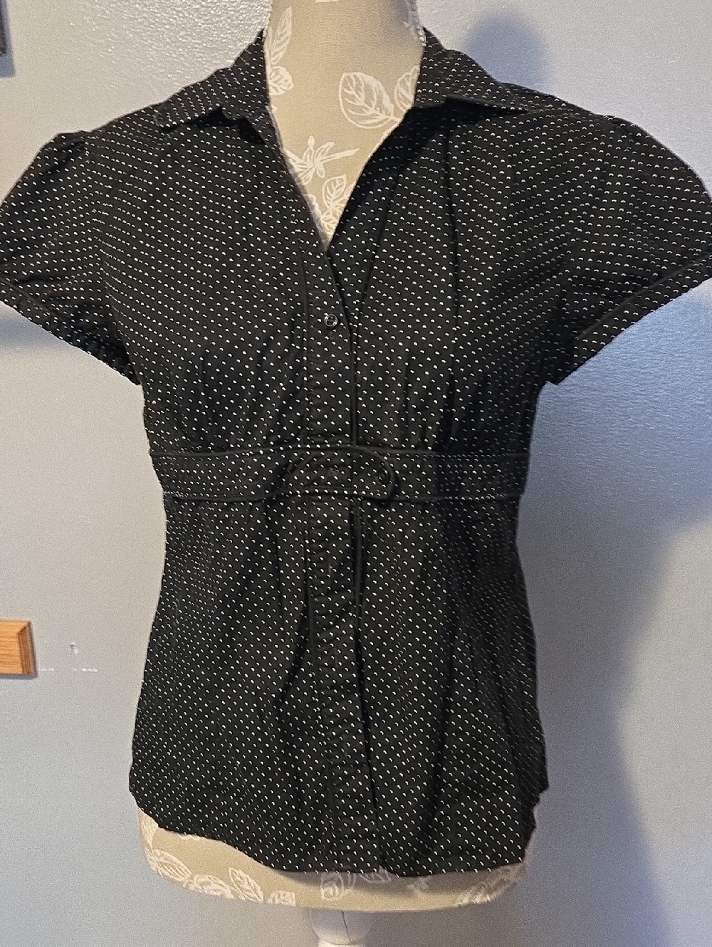 No Boundaries Black Short-Sleeve Button-Front Polka Dot Top